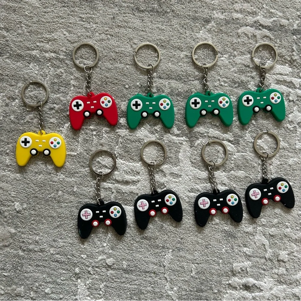 ⭐️ Lot of 9 game controller keychains